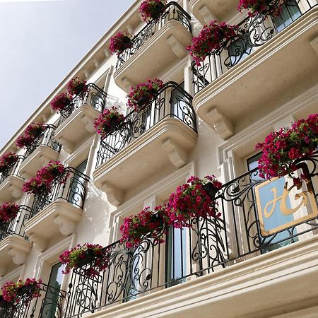 Hotel Plaza Berat Exterior photo