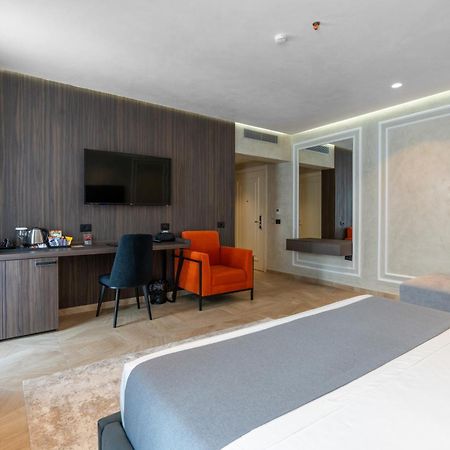 Hotel Plaza Berat Exterior photo