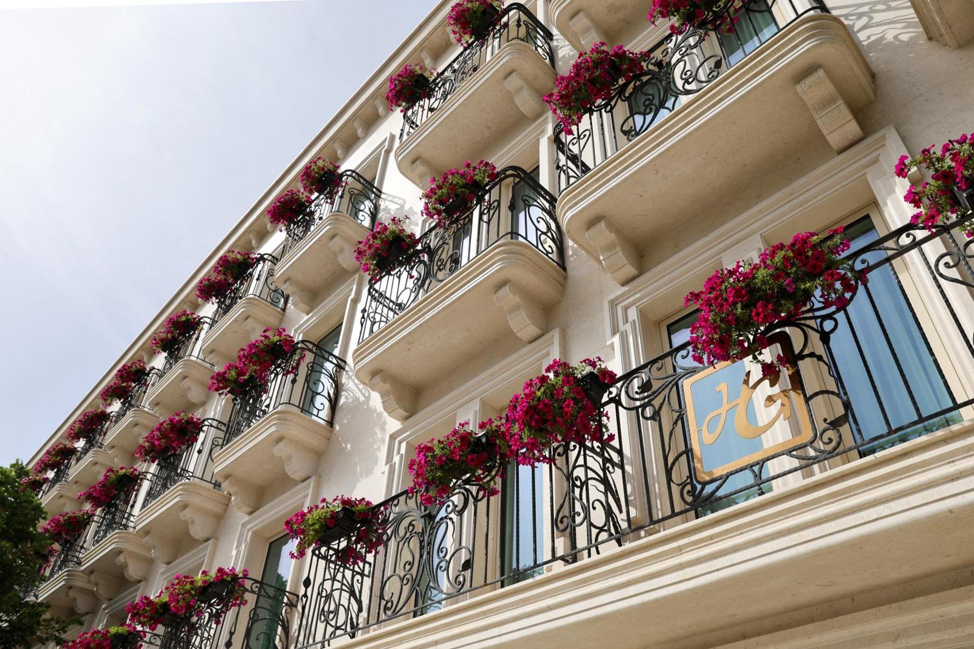Hotel Plaza Berat Exterior photo
