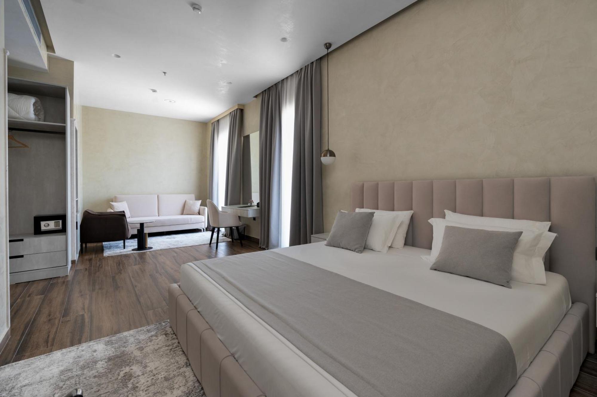 Hotel Plaza Berat Exterior photo
