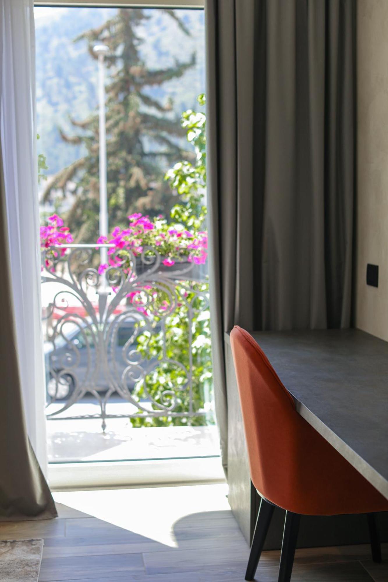 Hotel Plaza Berat Exterior photo