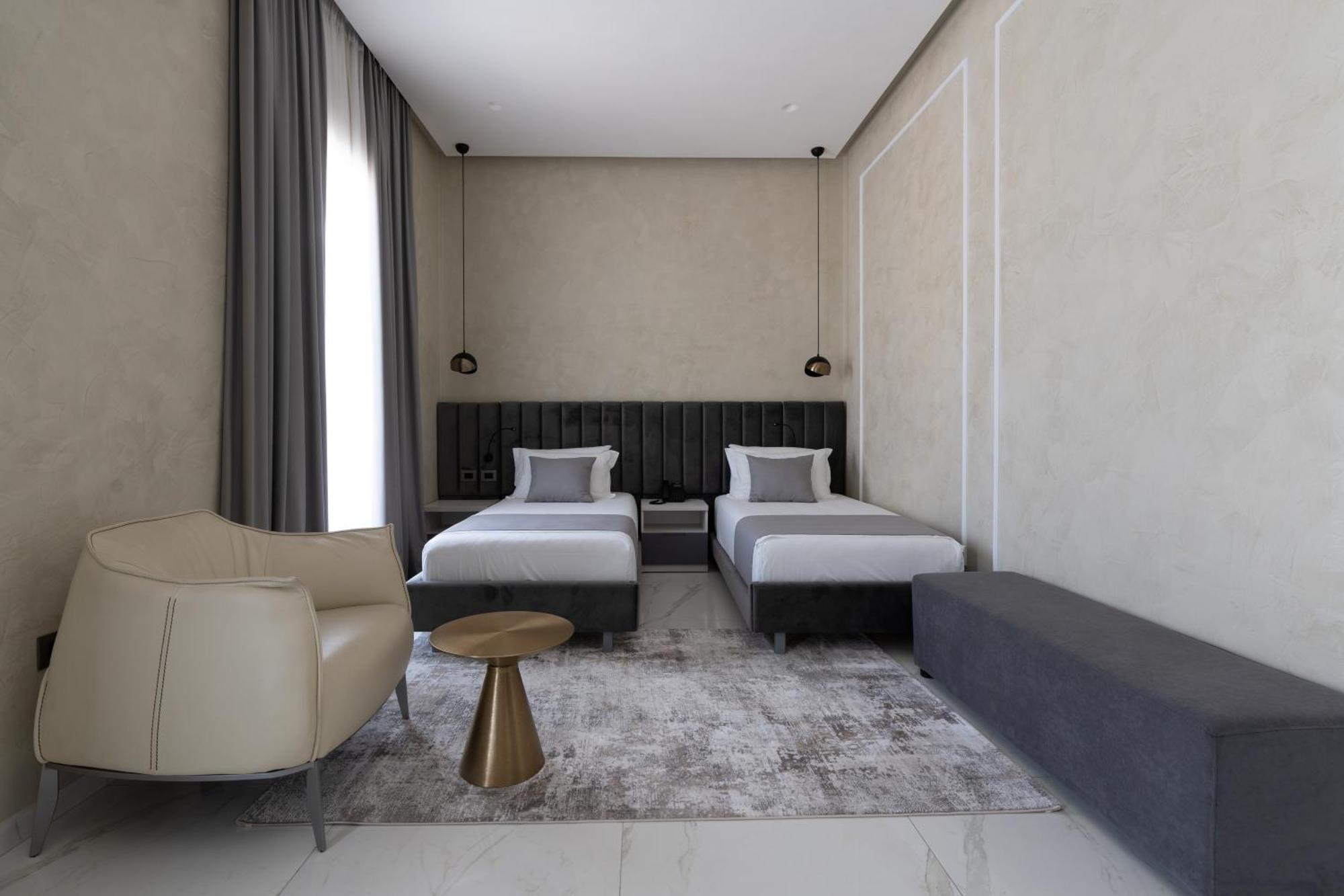 Hotel Plaza Berat Exterior photo