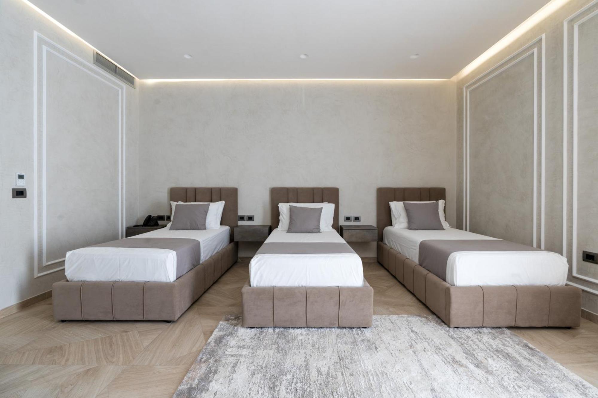 Hotel Plaza Berat Exterior photo