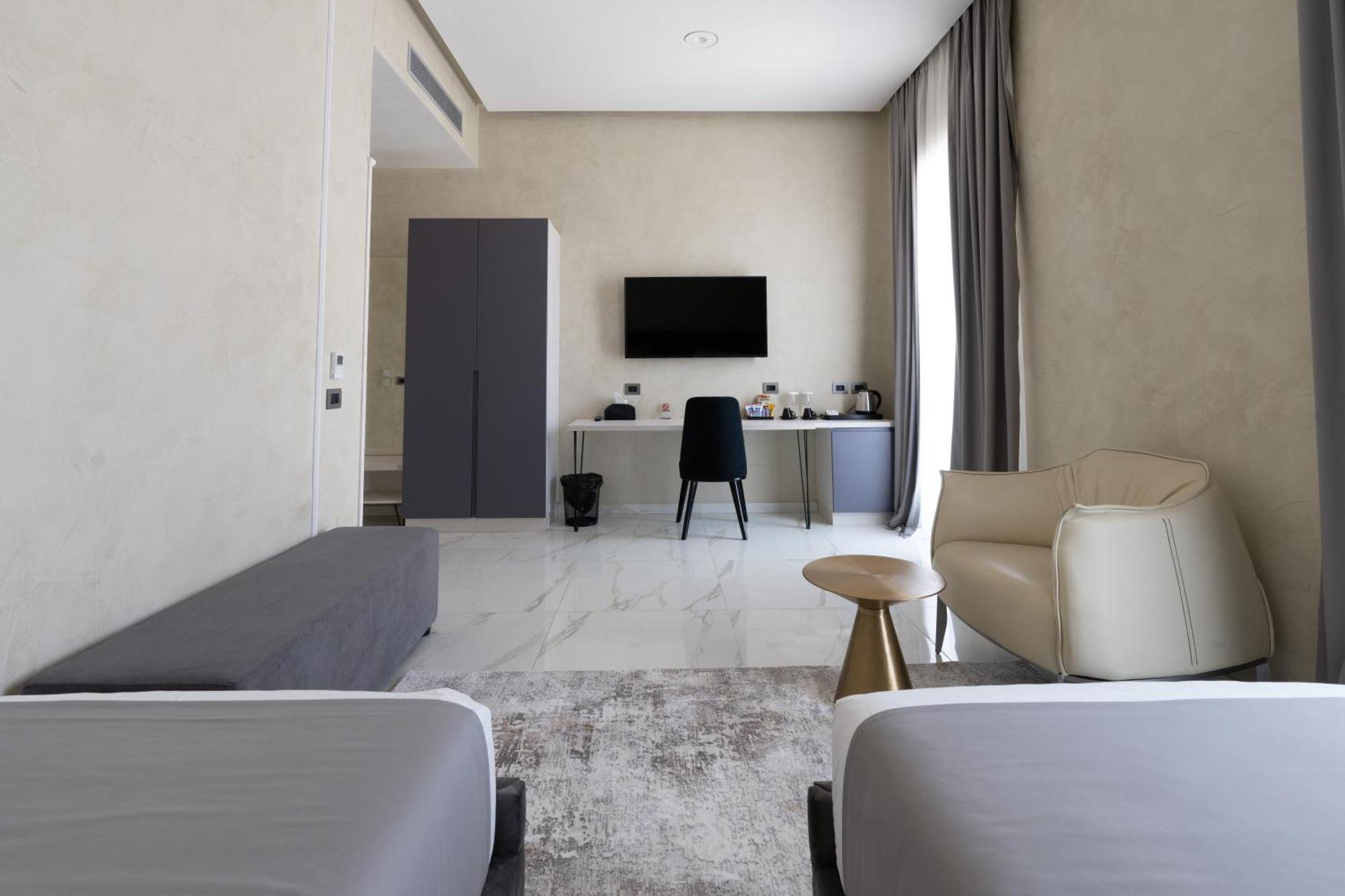 Hotel Plaza Berat Exterior photo