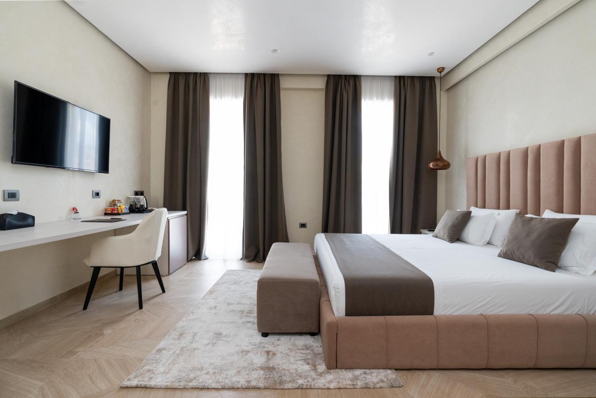 Hotel Plaza Berat Exterior photo