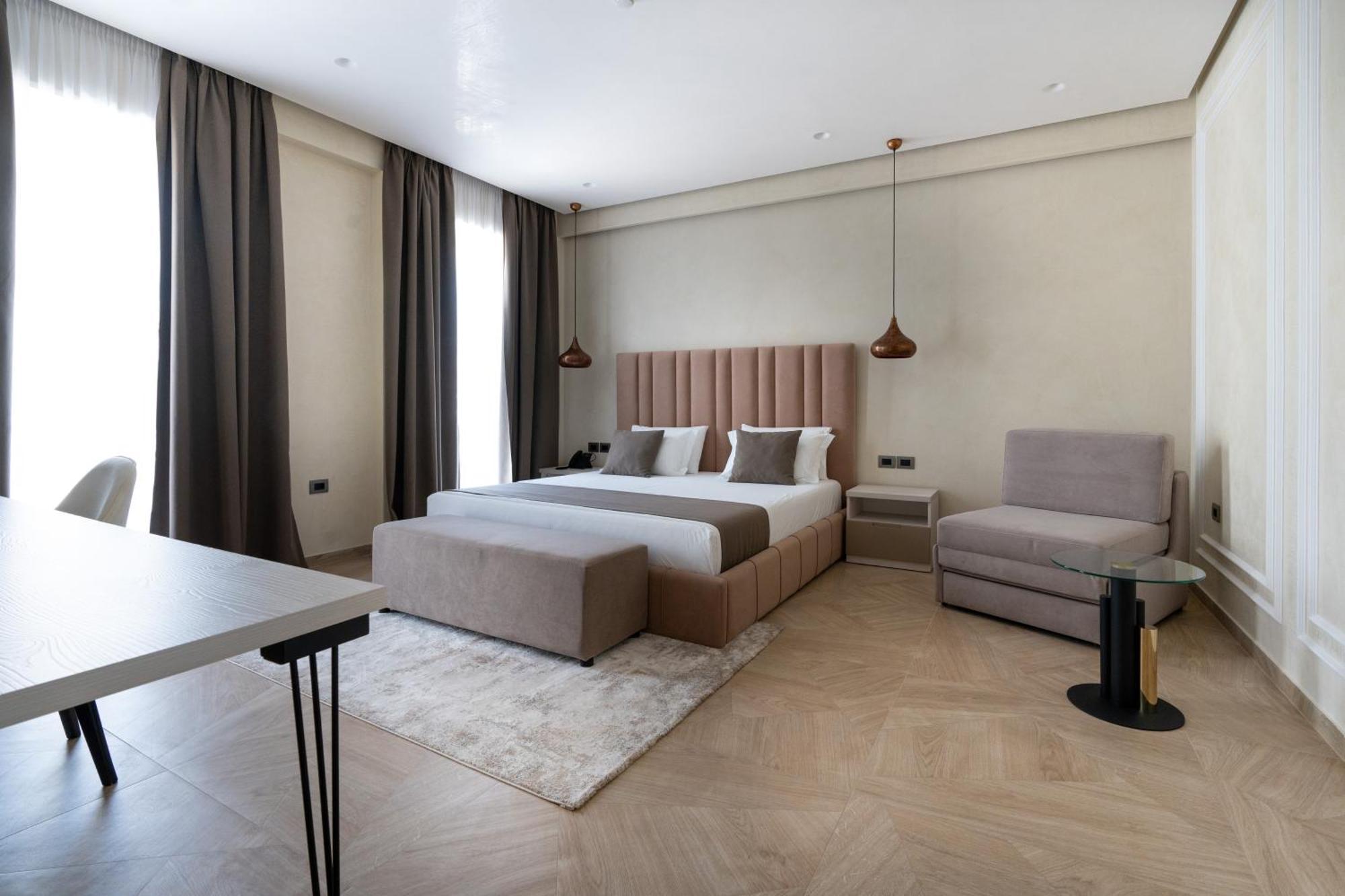 Hotel Plaza Berat Exterior photo