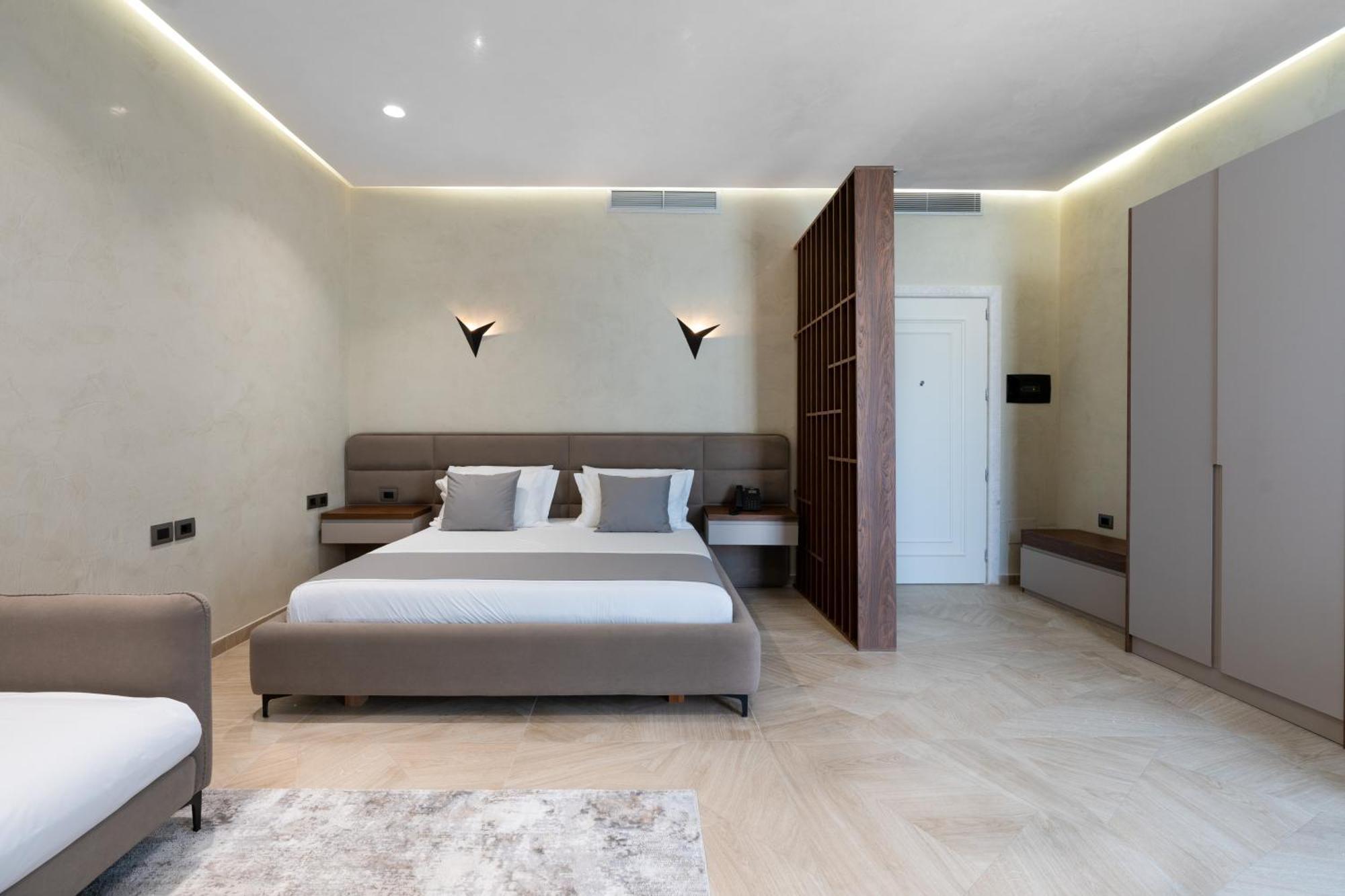 Hotel Plaza Berat Exterior photo