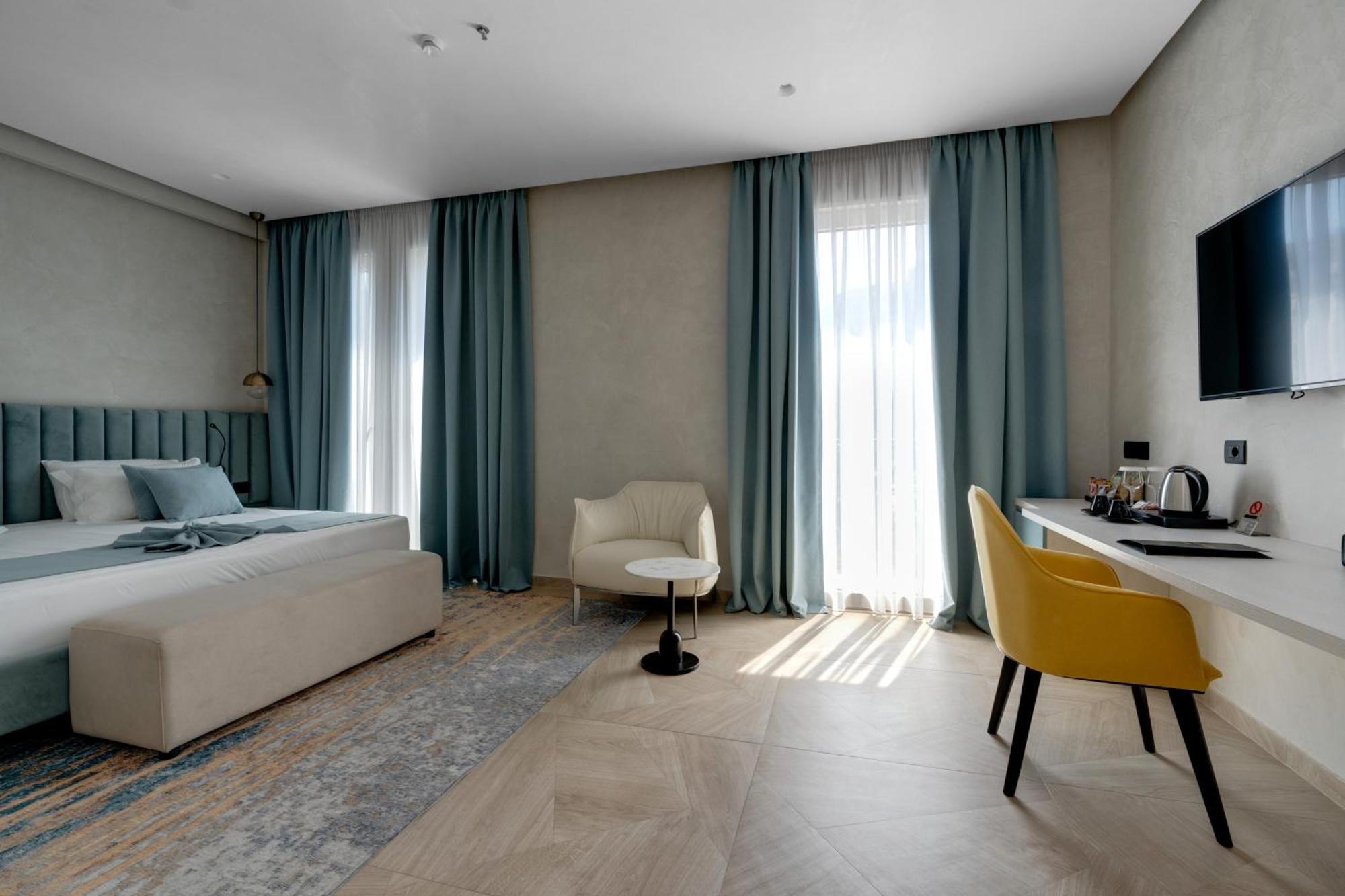 Hotel Plaza Berat Exterior photo