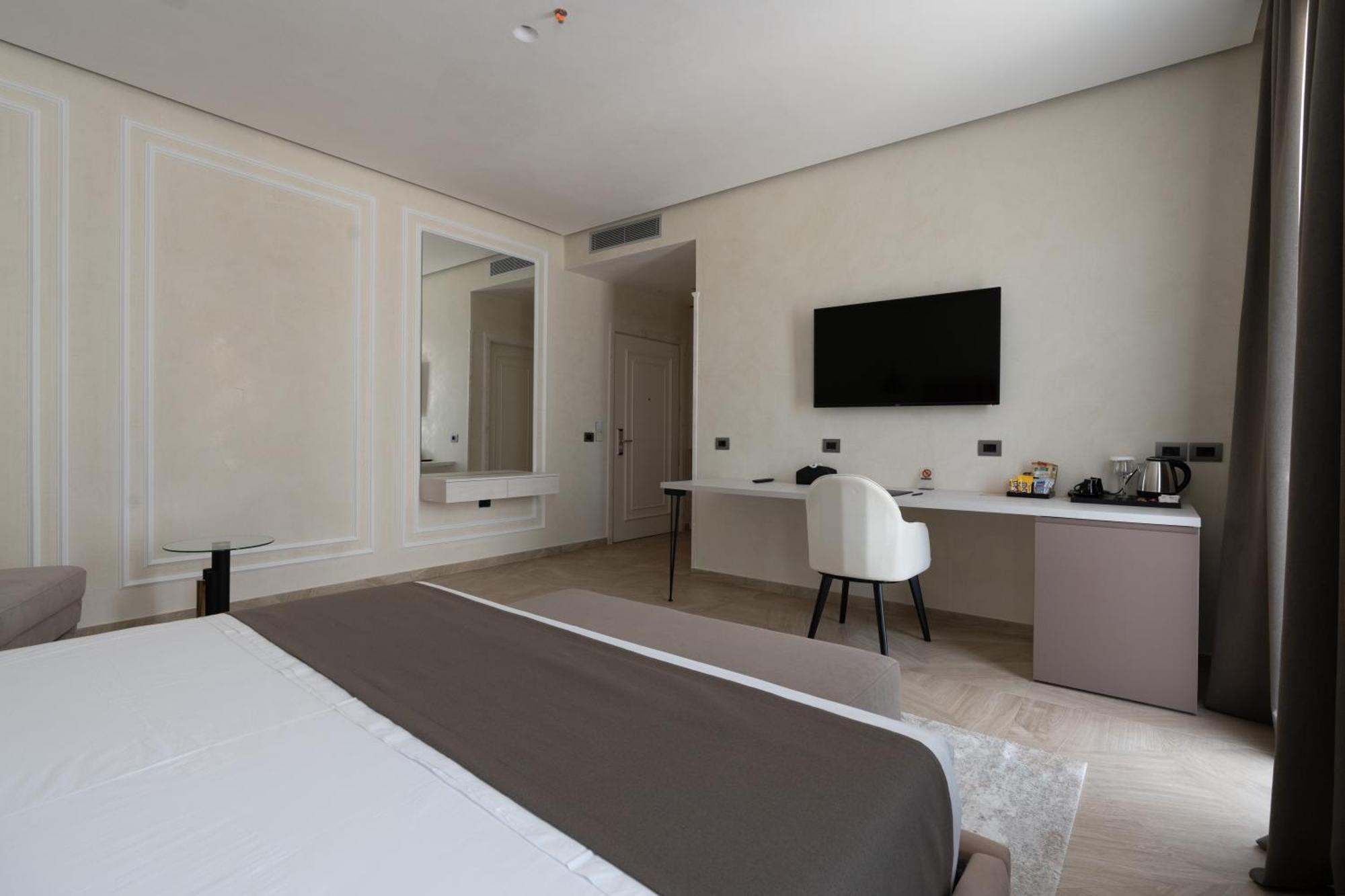 Hotel Plaza Berat Exterior photo